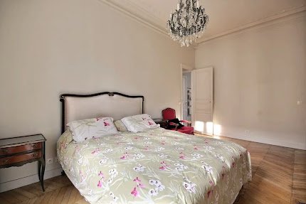 THE SHIMMERING OPERA JEWEL OF PARIS