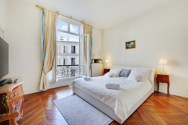 200M2 LUXURY IN AVENUE FRANKLIN D ROOSEVELT