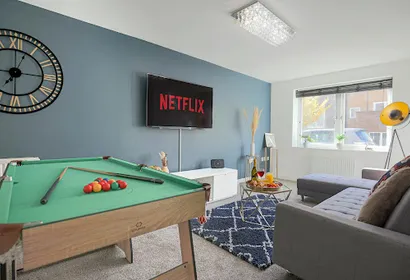 Kelly House with Parking, Garden, & Smart TV