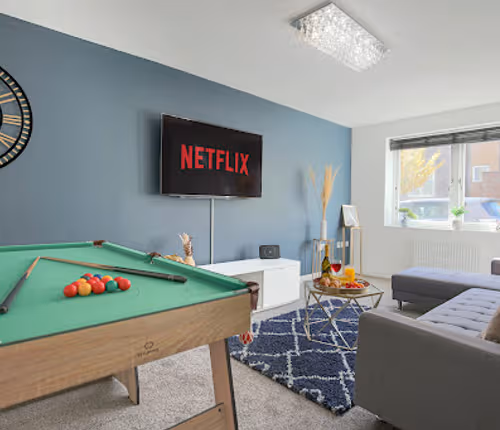 Kelly House with Parking, Garden, & Smart TV