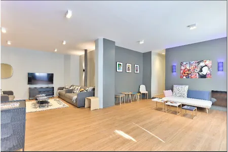 118M2 IN CHAMPS ELYSEES - RUE DE PONTHIEU
