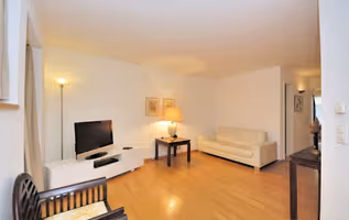 Säntisstrasse Serviced Apartment, Right Shore of The Lake
