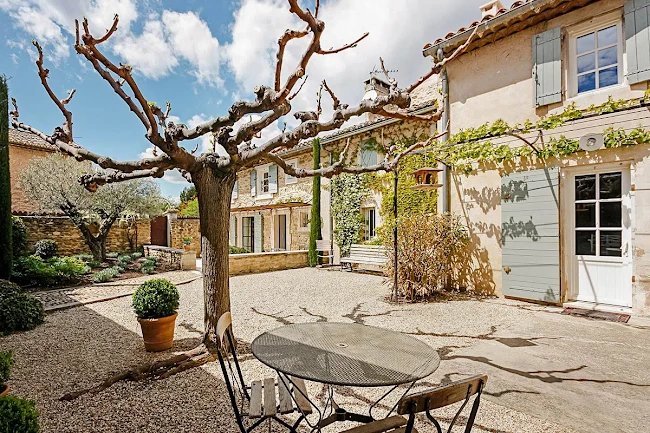 Quintessential Provencal Villa in the Hamlet of Maubec
