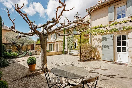 Quintessential Provencal Villa in the Hamlet of Maubec