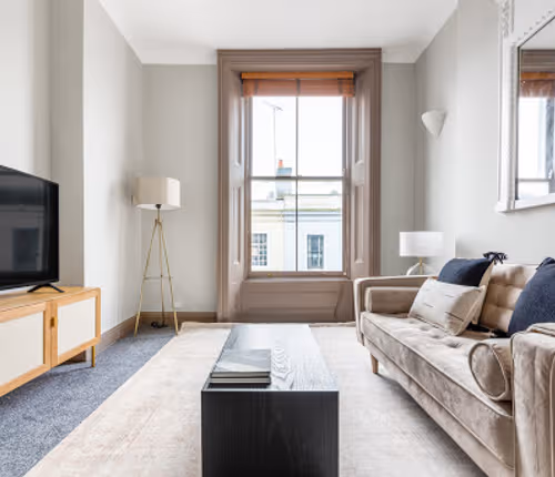 Pembridge Road Apartment in Bayswater