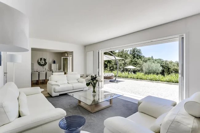 EXCEPTIONAL 320M2 BASTIDE OVERLOOKING THE GULF OF ST TROPEZ