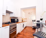 Full kitchen at Daventry Street