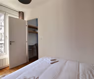 King sized bedroom at Rue du Colisée Serviced Apartment, Champs Elysees