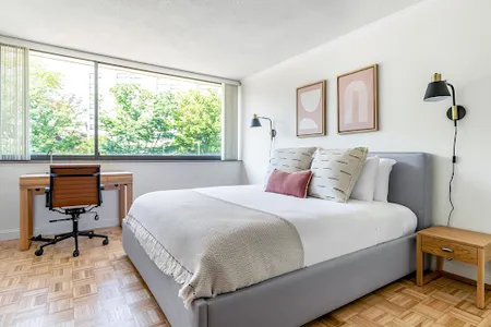 Massachusetts Ave-2 Apartment