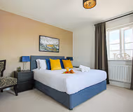 Premium 4 large double bed townhouse in Bicester