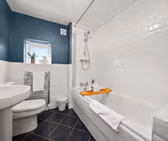 Middleton House with Free Parking, Fast-Wifi, SmartTV and Garden