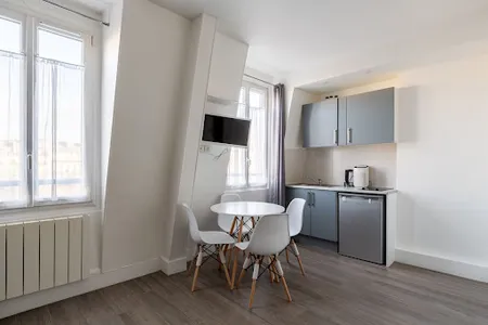 ADORABLE STUDIO WITH SEAMLESS VIEW OF PARIS