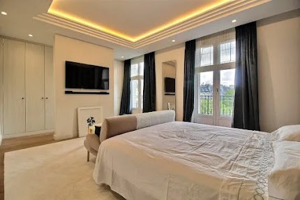 A SIGNAURE LUXURY ON CHAMPS DE MARS ALMA MARCEAU