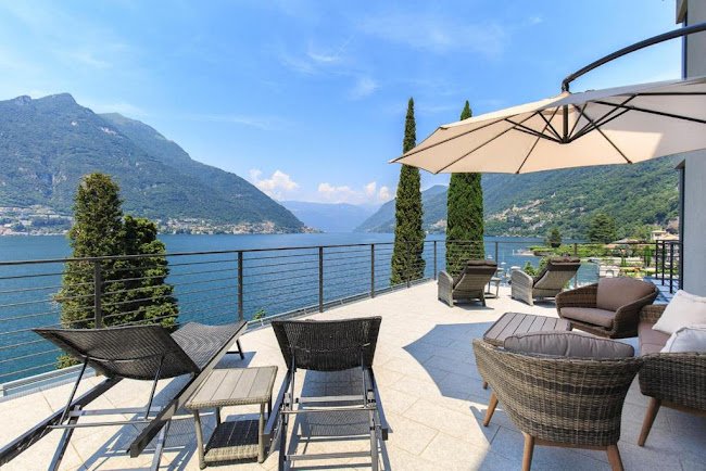 ULTRA MODERN LUXURY RETREAT ON THE FIRST LINE OF LAKE COMO!