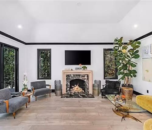 North Crescent Heights Blvd Apartment