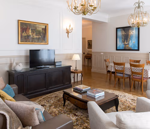 Elegant Francs Bourgeois