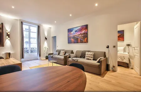 UBER LUXURY IN CHAMPS ELYSEES