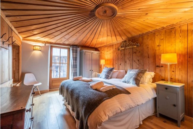 TRADITIONAL LUXURY ALPINE CHALET IN MORZINE