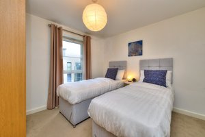 Executive Oakgrove Apartment