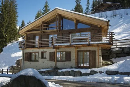 OVERLOOKING THE CHARMING VERBIER CLOSE TO THE SKI LIFT