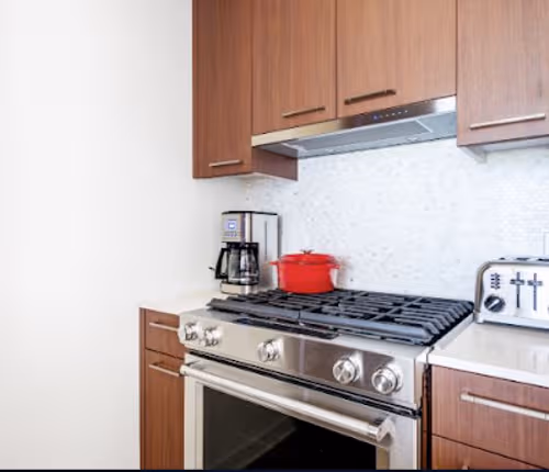 28 K St SE Serviced Apartment