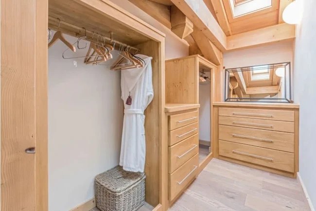 OVERLOOKING THE RELENTLESSLY BREATHTAKING VIEW-LUXURY CHALET IN MORZINE