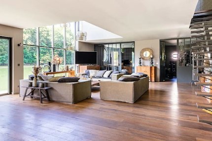 A GRAND LUXURY IN NEUILLY ON THE BACKDROP OF RIVERSIDE GREENRYOF ILE DE PUTEAUX