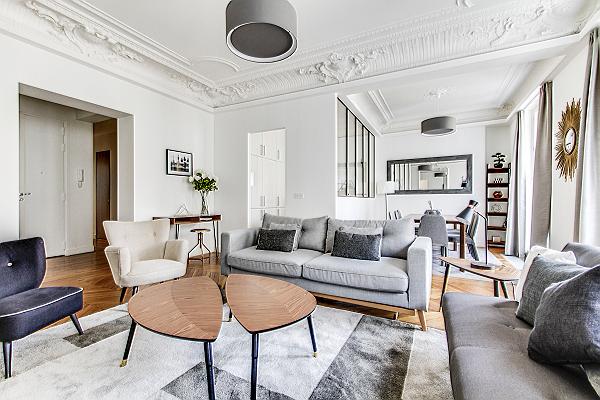 AVENUE MONTAIGNE CHIC AND FRENCH CLASS