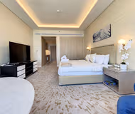 Spacious Palm Tower Apartment