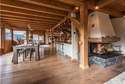 OVERLOOKING THE RELENTLESSLY BREATHTAKING VIEW-LUXURY CHALET IN MORZINE