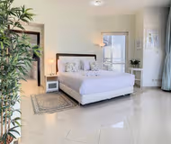 Calming Concorde Tower Apartment