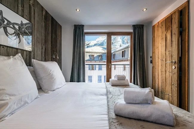 EXCEPTIONAL CHALET WITH JACUZZI IN CHAMONIX