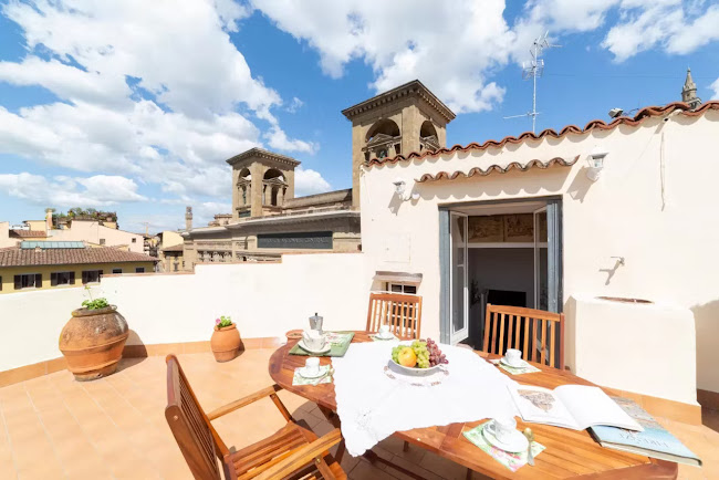 180M2 OVERLOOKING THE ARNO- PRIVATE TERRACE