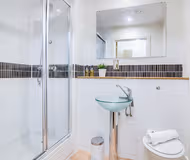 Fully furnished bathroom at The President