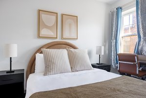 Queensberry St Apartment