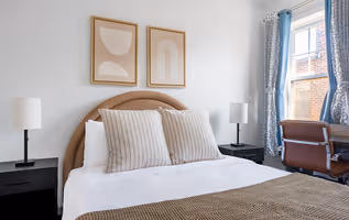 Queensberry St Apartment