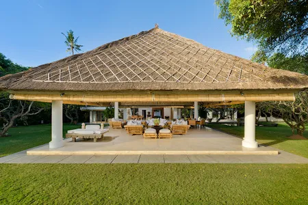 An Elegant and Tropical Villa in Bali