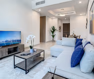 Sleek The Bay Apartment