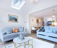 4 Bedroom House - Sleeps 8 - Close to City Centre with Free Parking, Fast Wifi and Smart TV with Virgin TV and Netflix