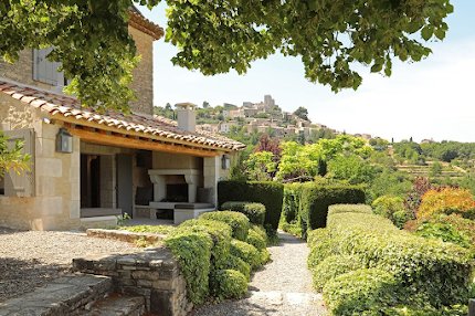 Gorgeous Provencal Mas Near Lacoste