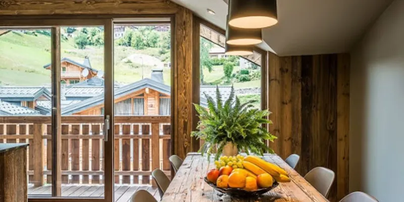 ENCHANTING CHALET WITH JACUZZI IN LES GETS