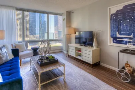 East Ohio Street Serviced Apartment