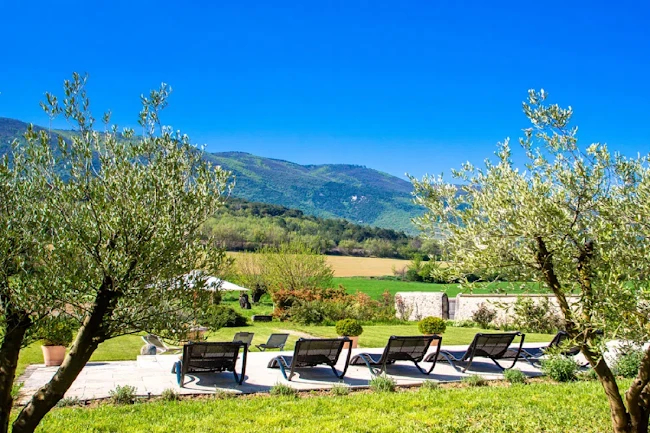 Luxurious Villa Perched at the foot of Grand Luberon
