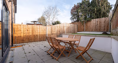 Modern 4 Bedroom House With Parking in Farnham Royal