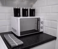 Bright, Modern West-End Apartment