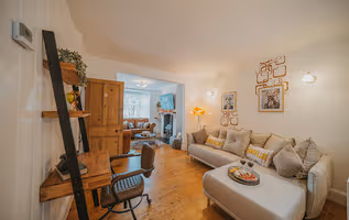 Spacious Heart of town w/garden WiFi Smart TV