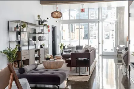 W Chicago Ave Serviced Apartment
