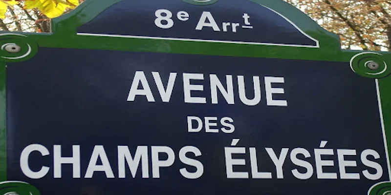 LUXE!!LOCATED NEAR MANY PARISIAN RESTAURANTS, CHIC CAFES WITH BEAUTIFUL TERRACES