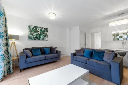 Living area at Luxury 3 bedroom Serviced House Leavesden With 2 Bathrooms and Parking