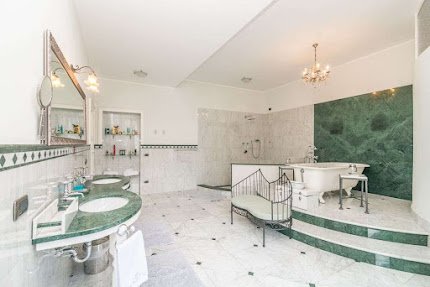 LAKE COMO HISTORIC LUXURY VILLA- 1200M2 OF PURE SPLEDOUR